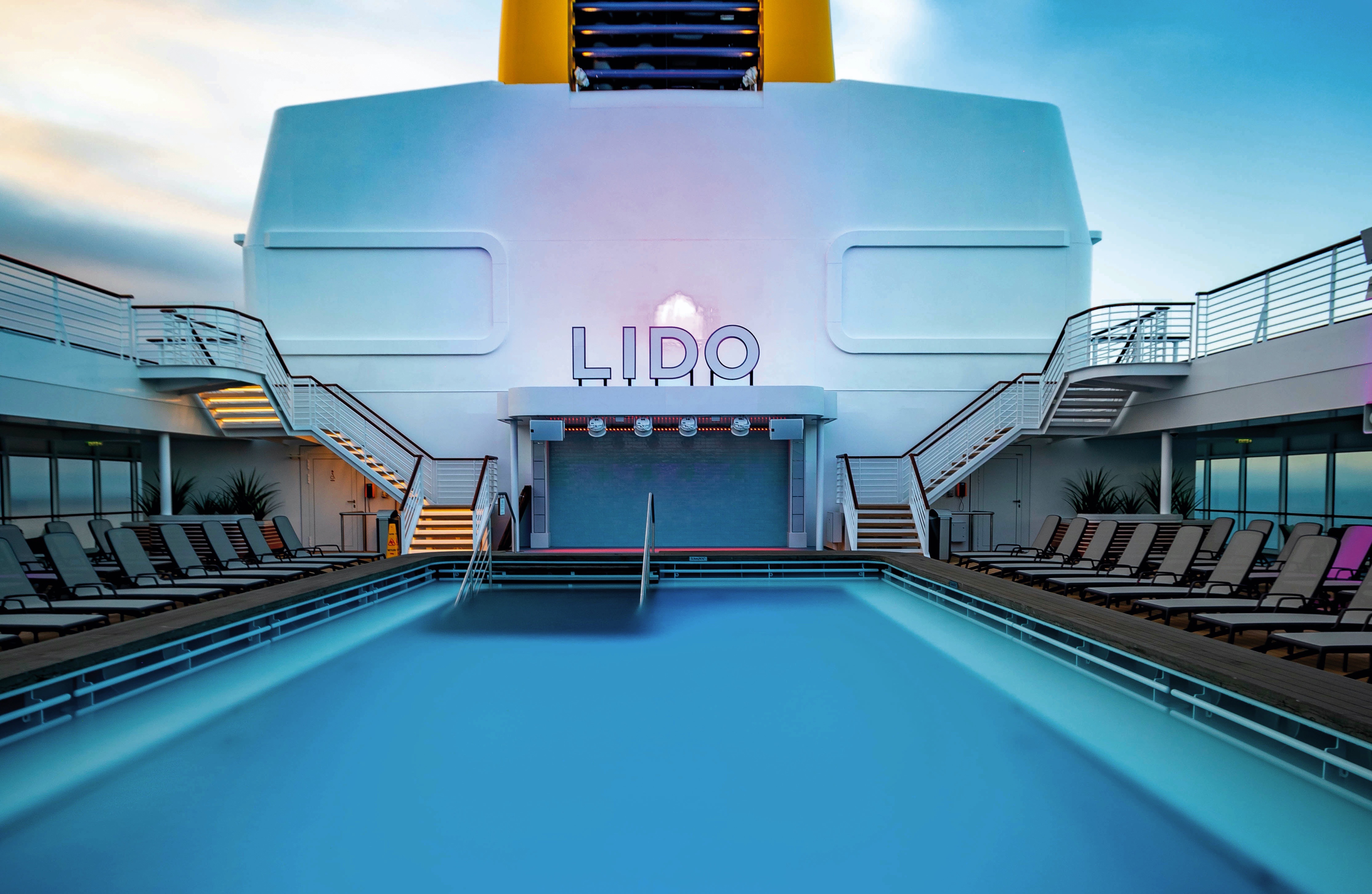 SAGA Cruises, Spirit of Discovery, Lido 1.jpg